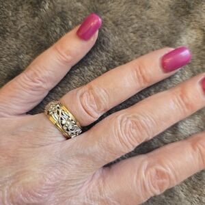14k Two Tone Gold Floral Band, Approx SZ 4.5 - 4.75